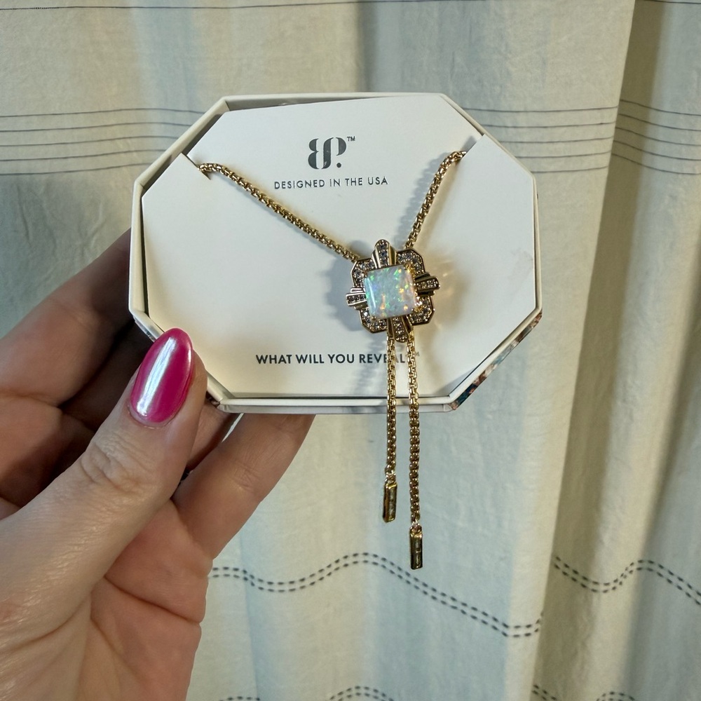 Elegant Gold Necklace with Opal Pendant